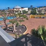 Oasis By The Pool Apartament *