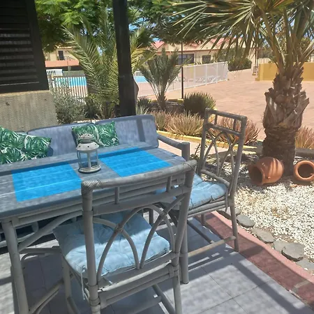 Oasis By The Pool דירה